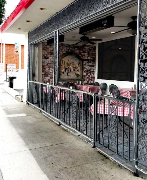 yPinocchio's outside patio 01